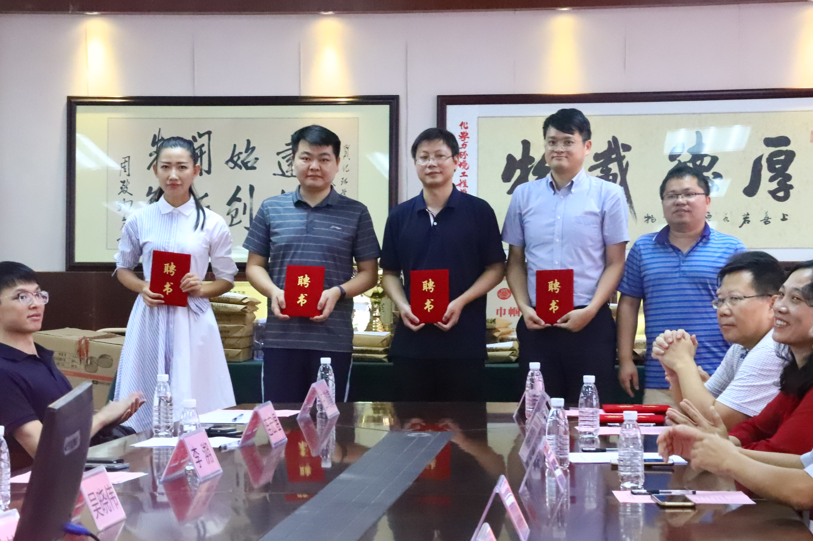 D:\环建学工2019.6\【宣传工作】\【新闻稿】\1 anime1动态
\anime1
与鹏万里—研途考研东莞分校签署战略合作协议并举行考研导师聘任仪式\4 导师聘任2.jpg