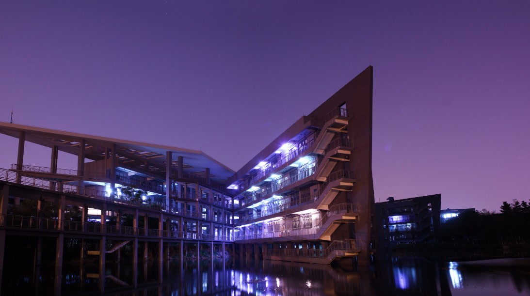 学院大楼.jpg 学院大楼.jpg