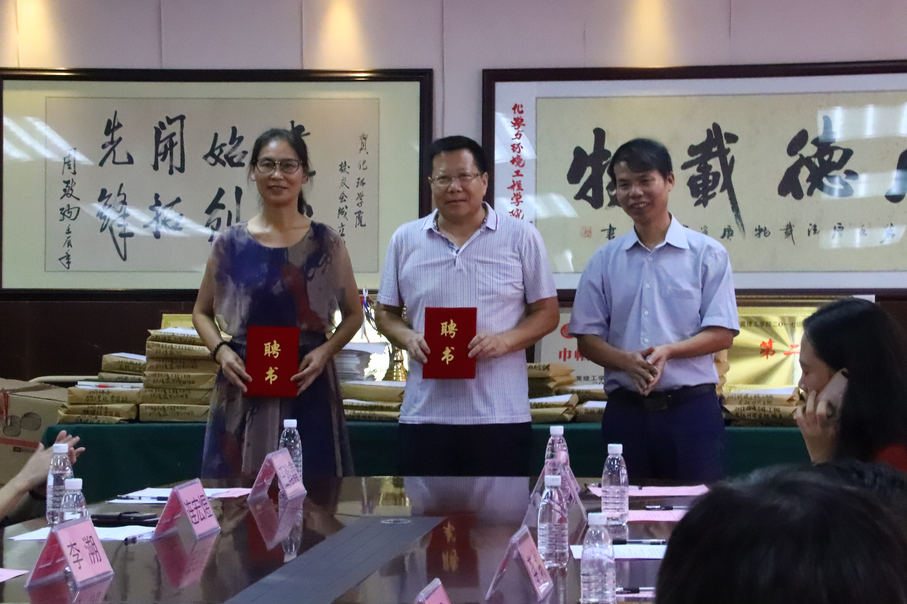 D:\环建学工2019.6\【宣传工作】\【新闻稿】\1 anime1动态
\anime1
与鹏万里—研途考研东莞分校签署战略合作协议并举行考研导师聘任仪式\4 导师聘任.jpg